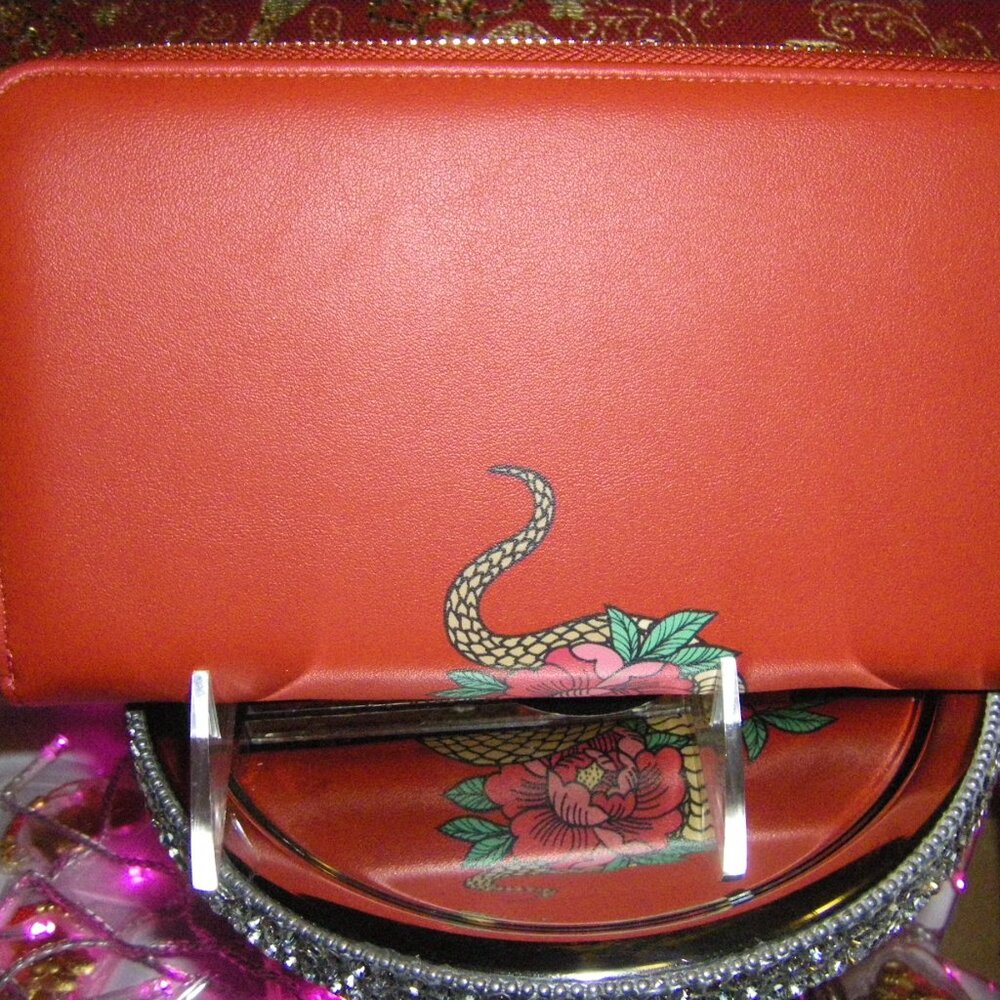 Steve Madden B Zip Large Red Wristlet Lunar New Year Of The Snake NWT - Picture 8 of 12